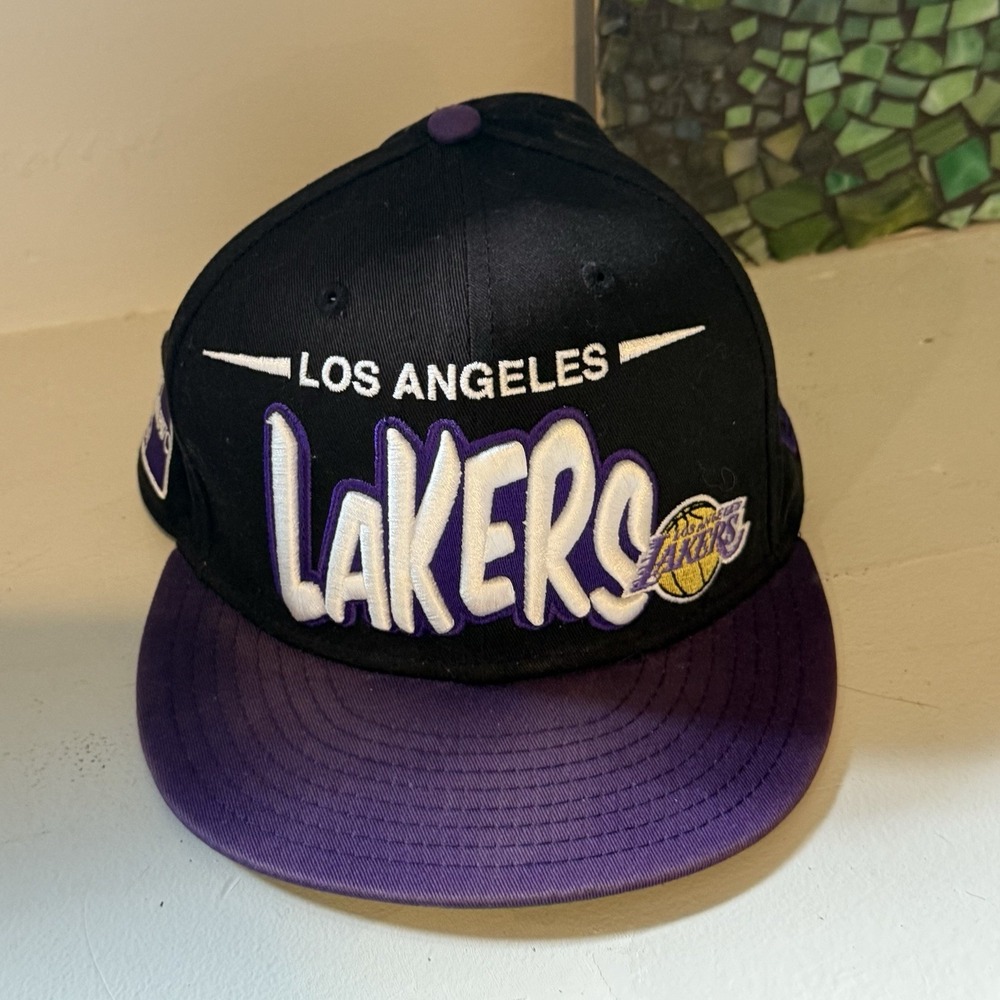 New Era Los Angeles Lakers Hat Cap Black Snapback Spell Out Hardwood Classic Men